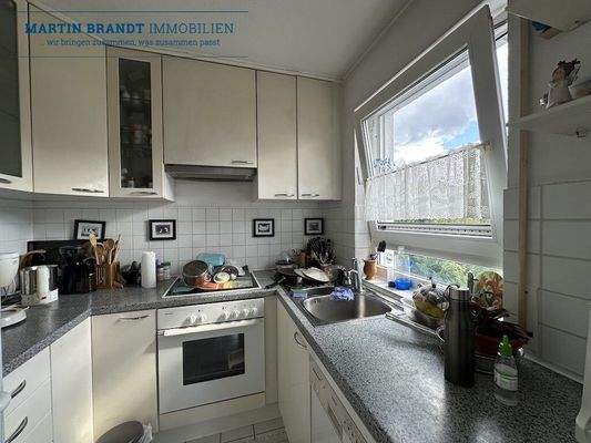 Küche mit Einbauküche