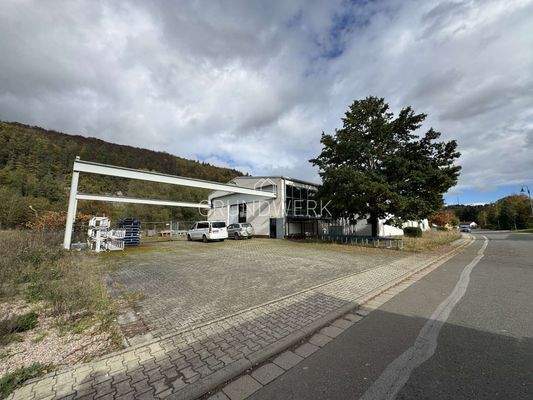 Außenansicht / Stellplätze