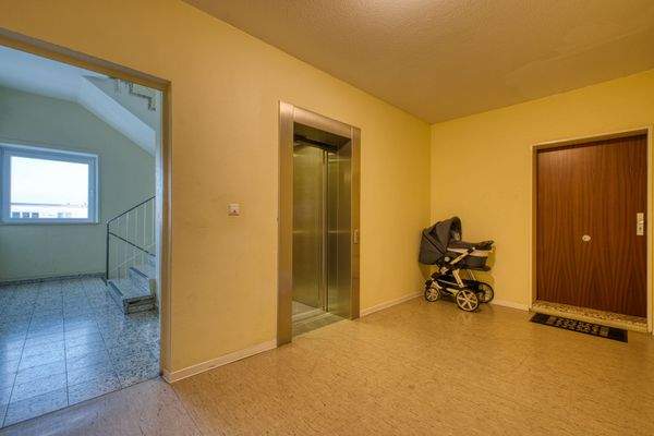 Fahrstuhl & Treppenhaus