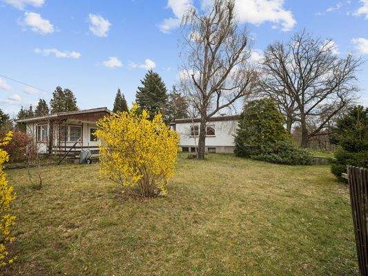 Großer Garten mit Pool_2