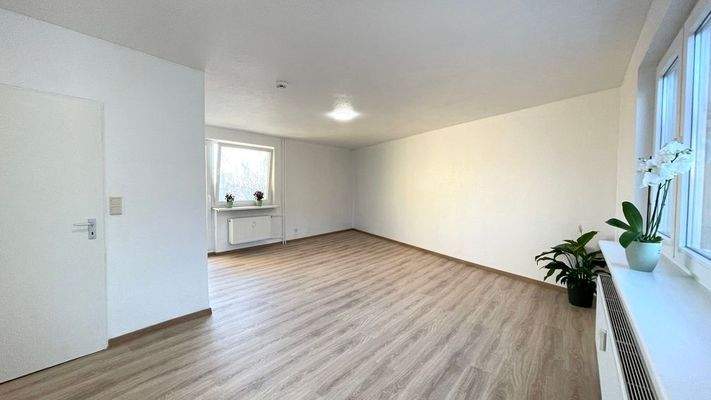 Helles Wohnzimmer mit angenehmer Wohnatmosphäre