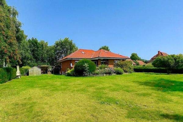 Großes Grundstück mit Bauland