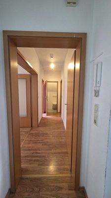 Flur vom Eingang zum Gäste-WC