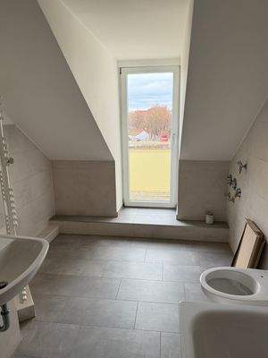 Bad mit Zugang zum Balkon