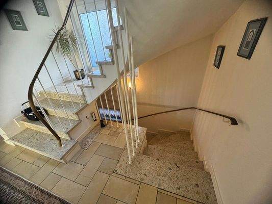 Treppenanlagen zum DG u. KG