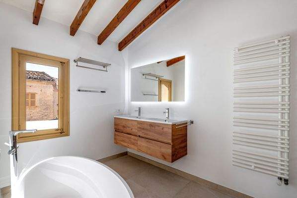 Badezimmer mit Badewanne