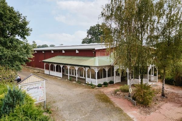 Verkaufshalle Außenansicht