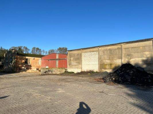 Vorplatz der großen Halle 