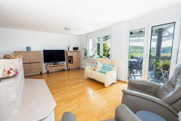 Wohnzimmer mit Kachelofen