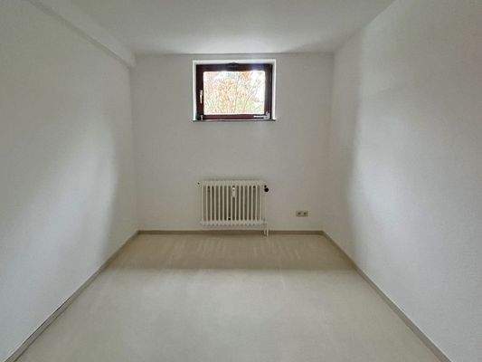 Ankleide/Arbeitszimmer im Souterrainbereich