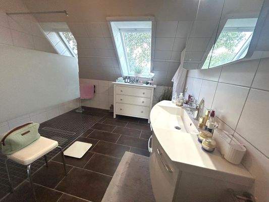 Badezimmer OG Wohnhaus