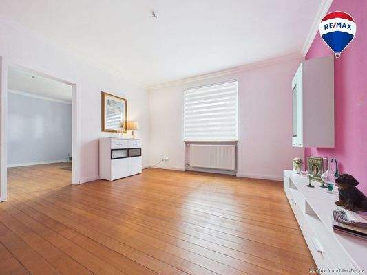 REMAX Immobilien DeLux Einfamilienhaus Schlafzimmer Schiffweiler Mark Borowicz