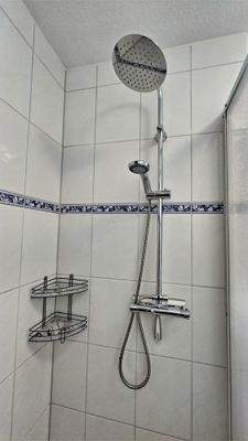 Dusche mit Raindance-Armatur
