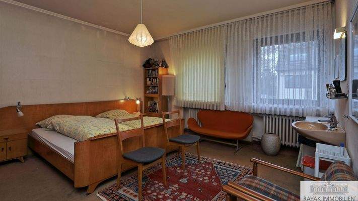 Schlafzimmer 2 mit Waschgelegenheit