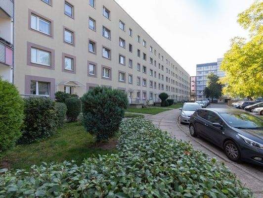 Ansicht Eingangsbereich und Vorgarten