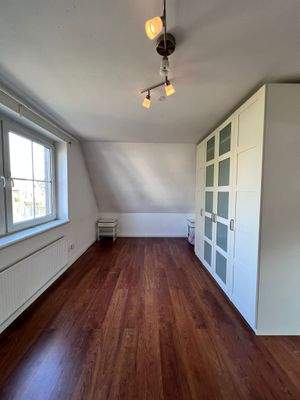 Schlafzimmer in der Längsansicht