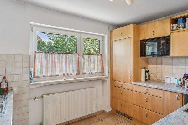 Küche mit Einbauküche