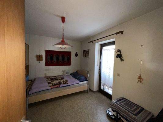 Zimmer / Büro mit Zugang zum seitlichen Wintergarten EG