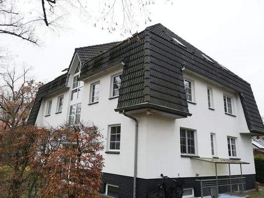 Hausansicht von Sachsenstraße im Herbst 