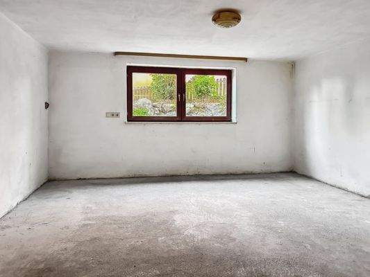 Raum mit Lichtgraben im UG