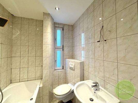 Das Badezimmer mit ...