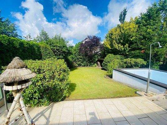 Sonnengarten mit Pool