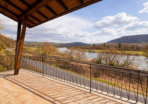 Balkon mit Mainblick (EG)