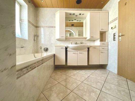 Bad mit Einbauwaschtisch