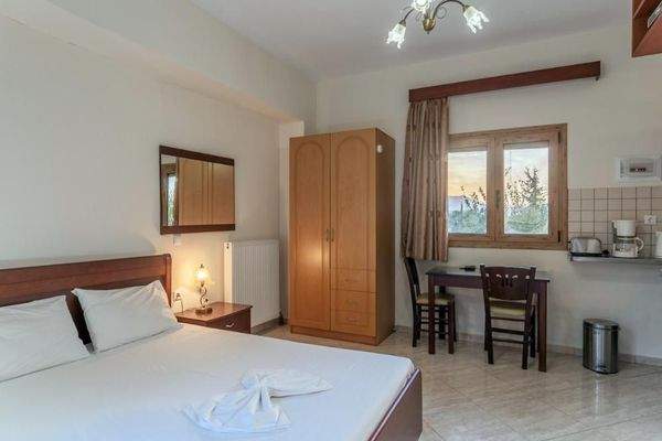 Kreta, Gavalochori: Zwei Villen und ein Studio mit einzigartigem Panoramablick auf das Meer zu verkaufen