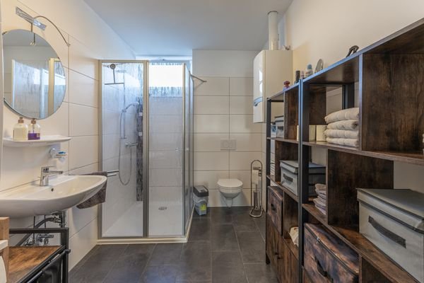 Badezimmer Büroräume 1 OG