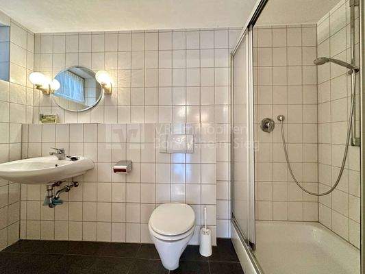 4894 Duschbadezimmer mit Fenster KG 