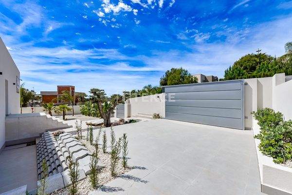 3-Bedroom Villa with Private Pool in Finestrat Alicante