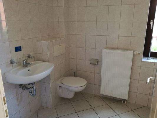 Bad WC und Waschtisch