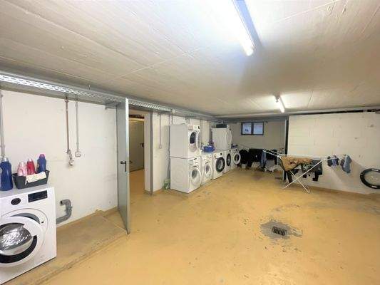 Grosszügige Waschküche 