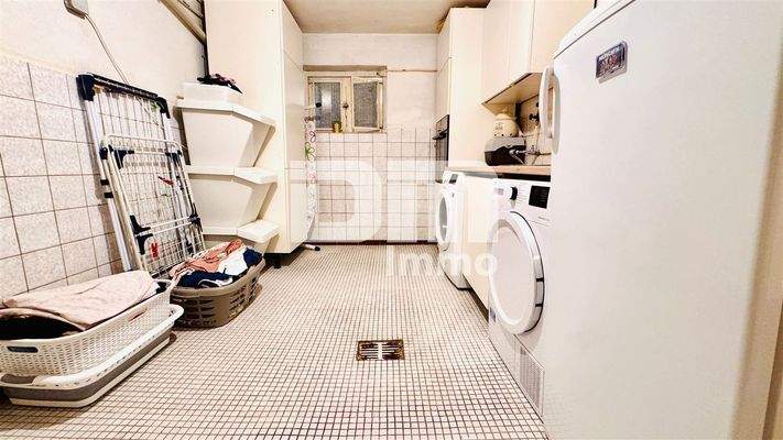 Souterrain Waschküche mit EBK