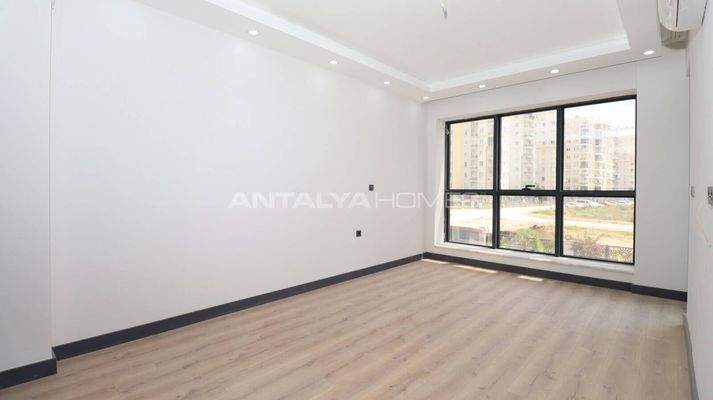 Apartments for Sale in a Secure Complex in Antalya Altintas