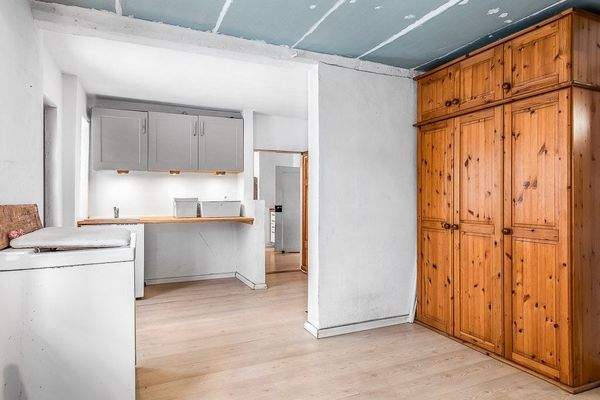 Hauswirtschaftsraum mit Nebeneingang