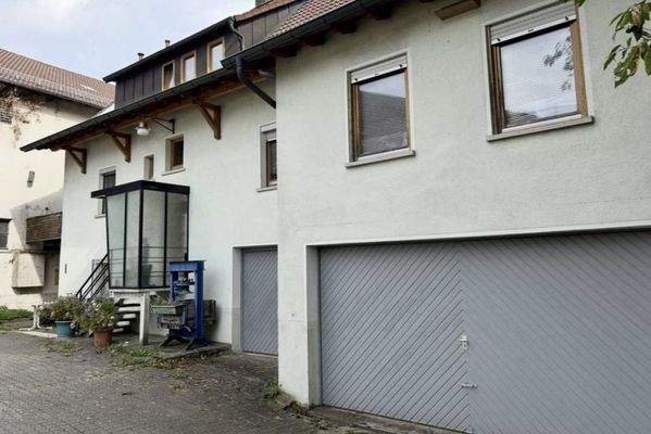 Blick zu den Garagen