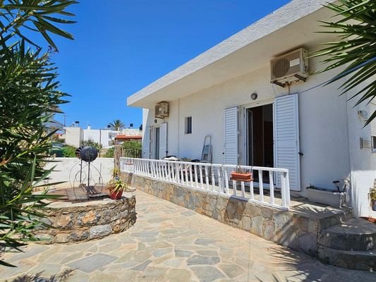 Kreta - Bungalow mit Garten und Dachterrasse im Zentrum von Milatos in der Nähe des Meeres