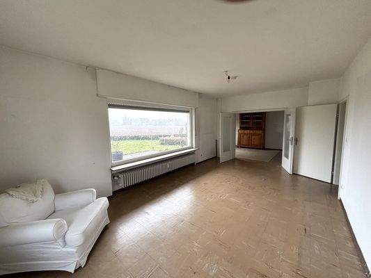 Wohnzimmer mit Blick in das Esszimmer