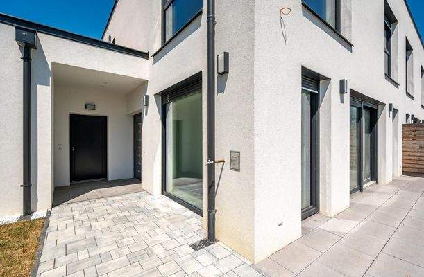 Haus 1_Eingangaussen