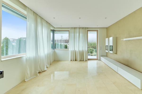 Wohnzimmer mit Panorama & Gartenzugang