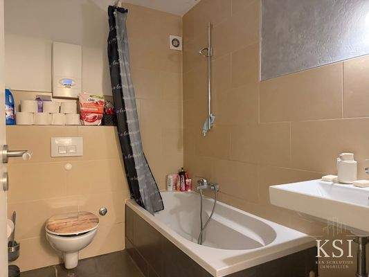 2. OG links - Badezimmer