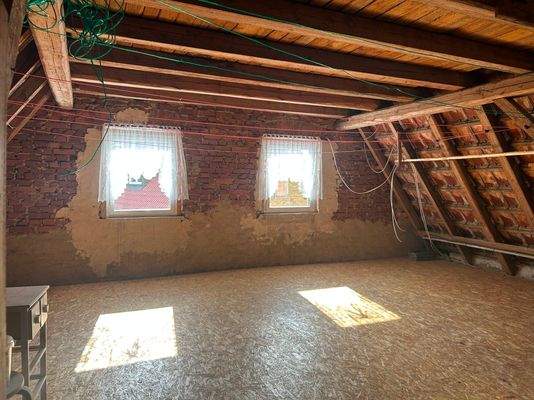 Geräumiger Dachboden