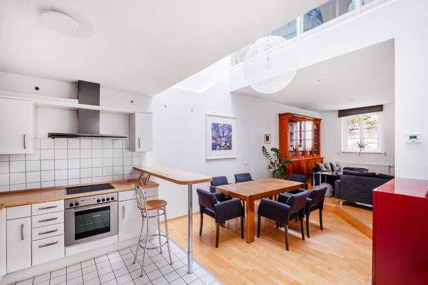 Offene Küche mit Blick zum Wohn- und Esszimmer