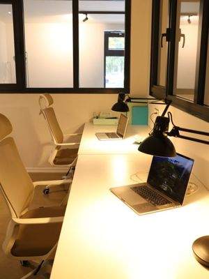 Schreibtische, höhenverstellbar