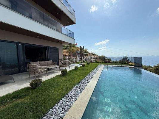 Sea-View Villa with Smart Home System in Alanya