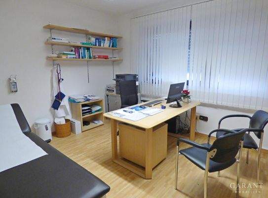 Eines von zwei Arztzimmern