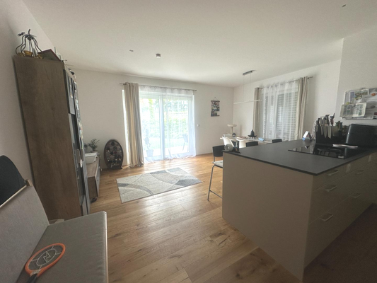 Wohnzimmer mit Ausgang in den Garten