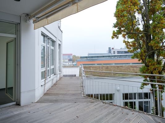 Balkon am Sozialraum links